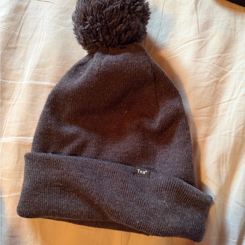 Aritzia TNA Gray Pom-Pom Beanie